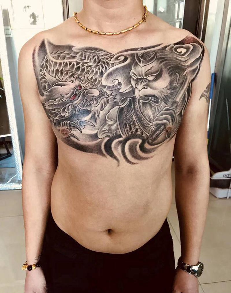 花胸纹身图片_胸部新传统纹身图案