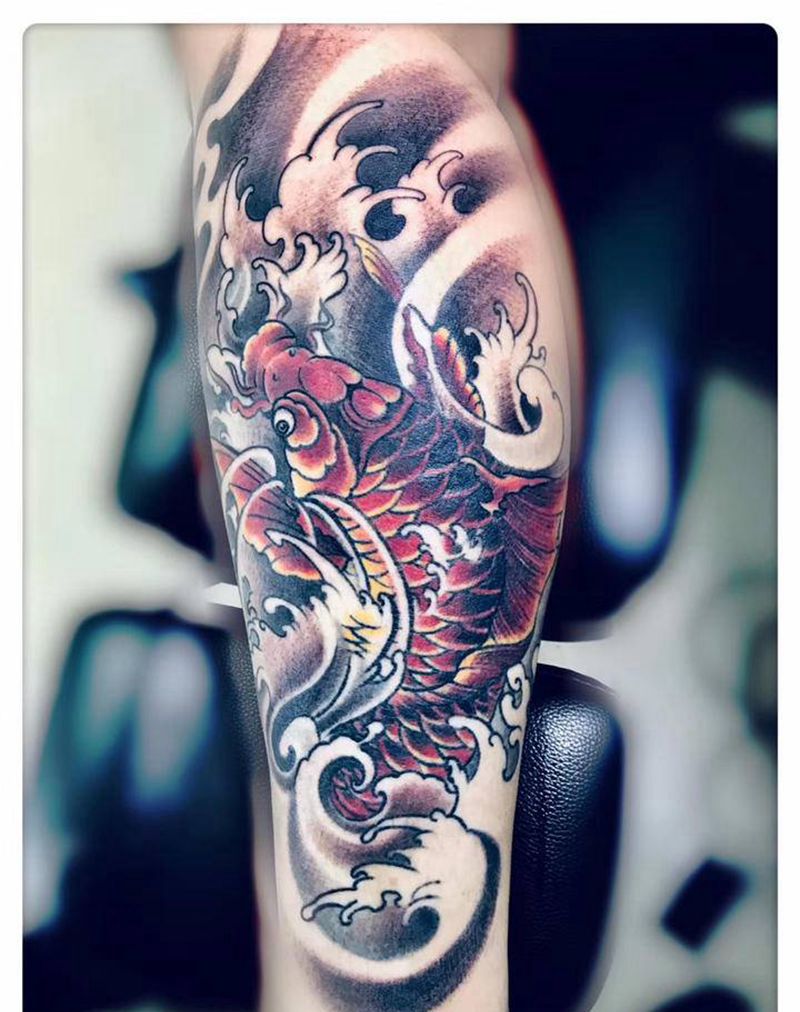 鱼儿纹身图片_腿部新传统纹身图案