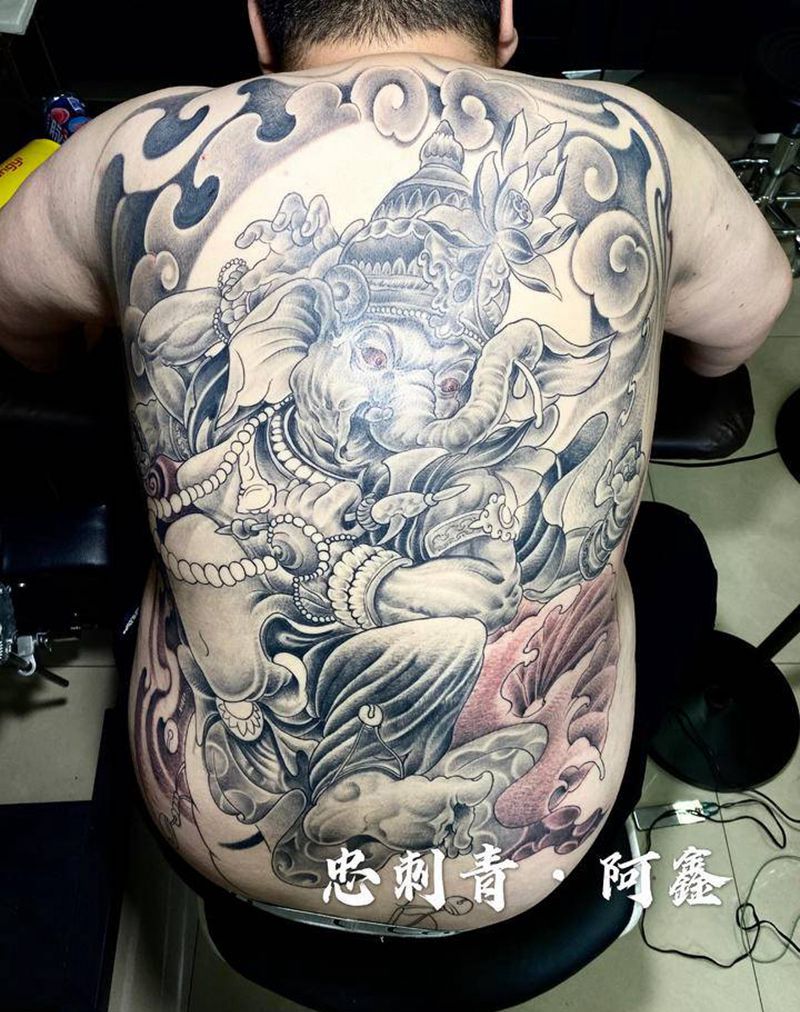 象神满背未完纹身图片_背部新传统纹身图案