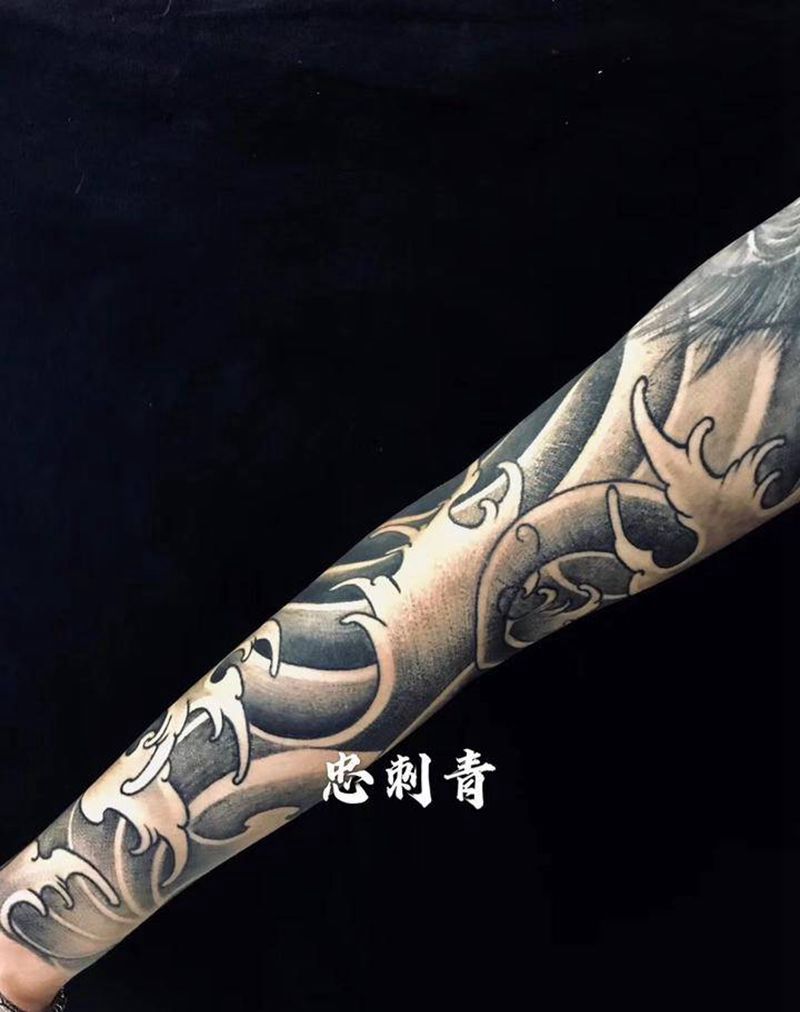 浪臂纹身图片_手臂新传统纹身图案