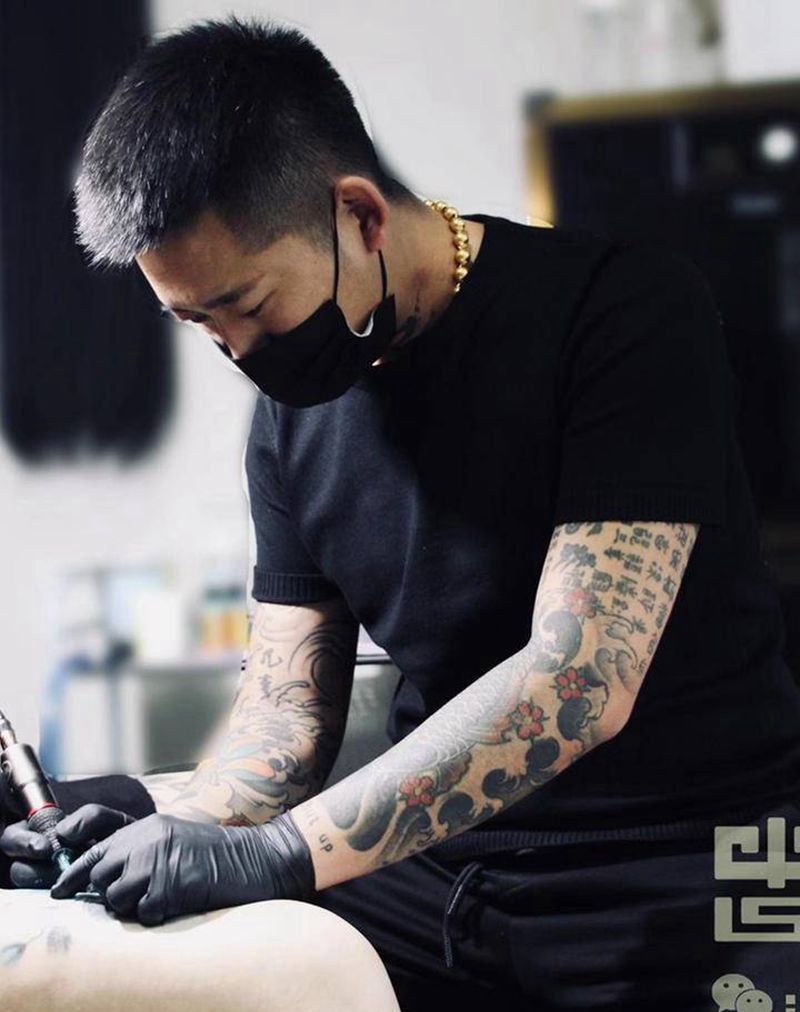 遮盖疤痕纹身图片_腿部水墨纹身图案