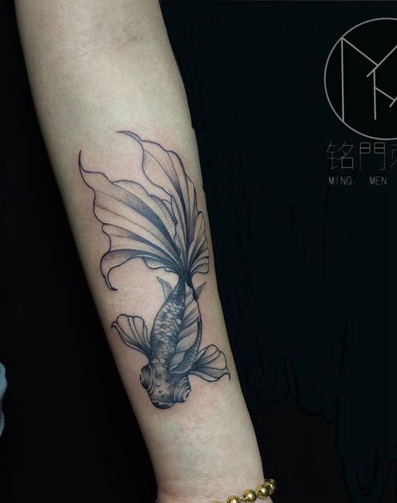 金鱼纹身图片_手臂纹身图案