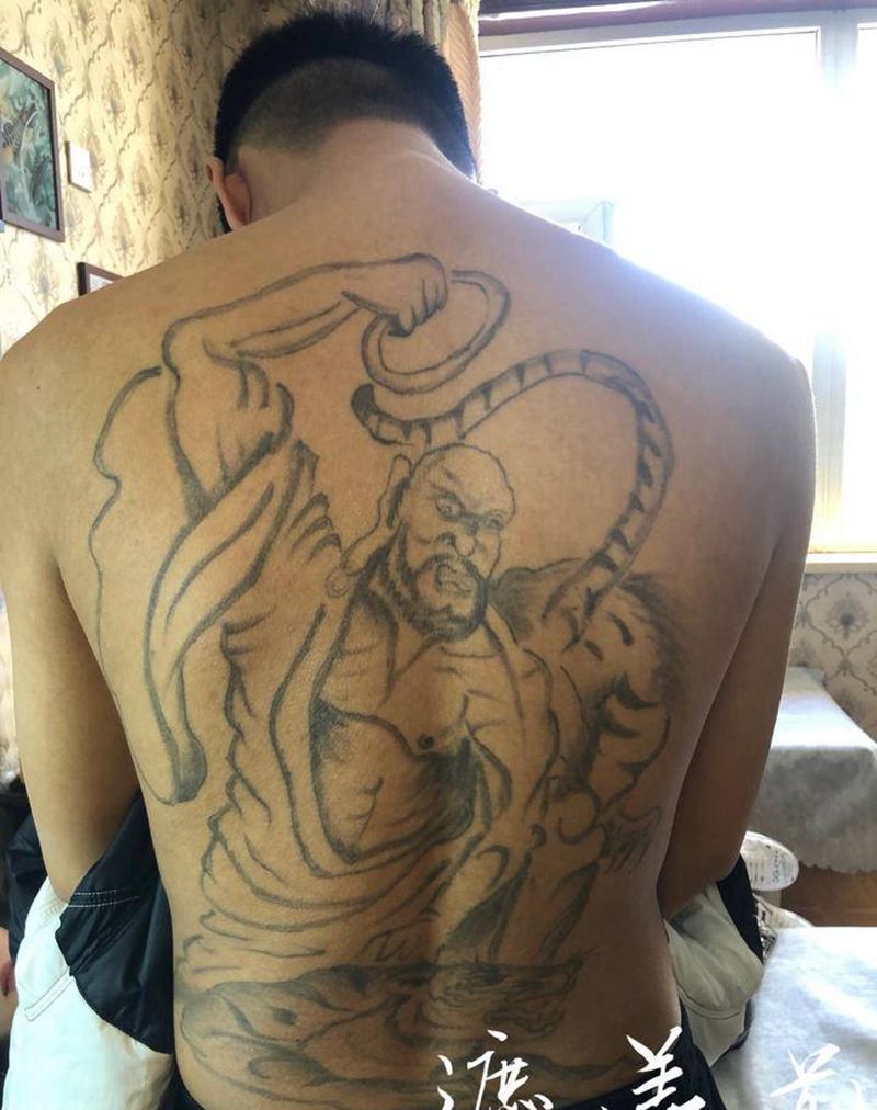 满背遮盖 象神纹身图片_背部纹身图案