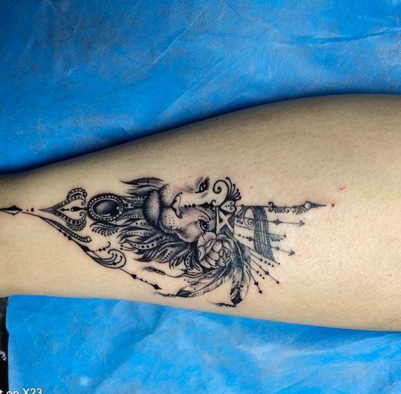 狮子纹身图片_腿部手臂新传统点刺纹身图案