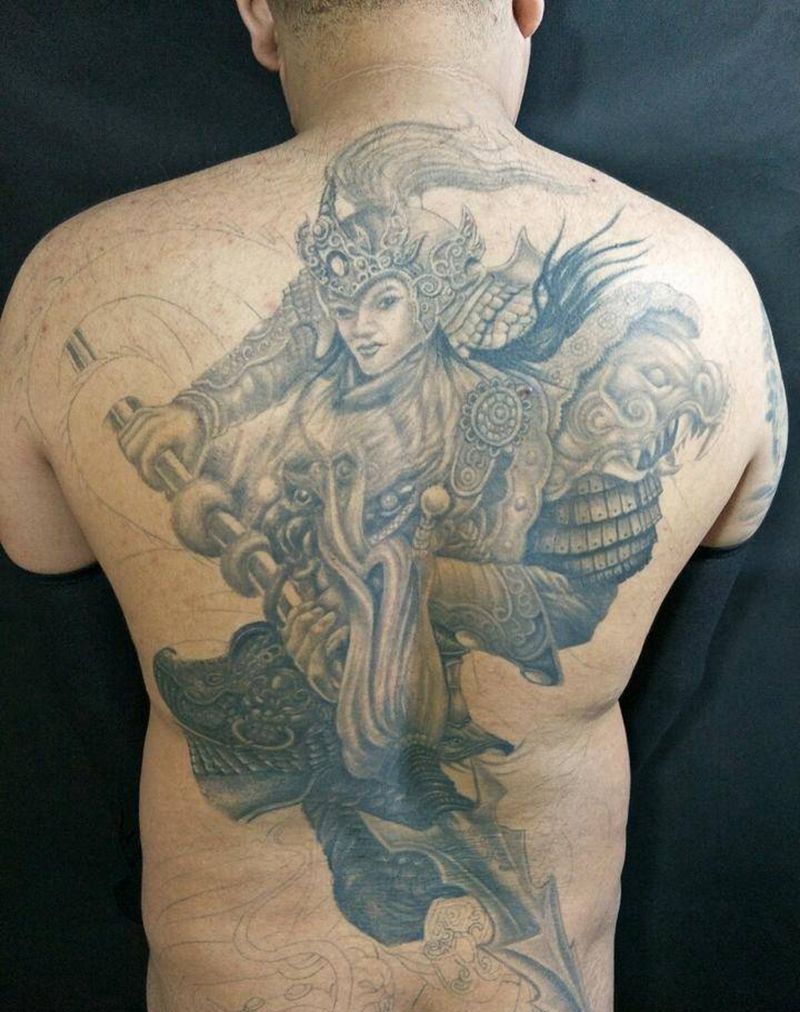 龙临纹身图片_背部传统肖像人物纹身图案