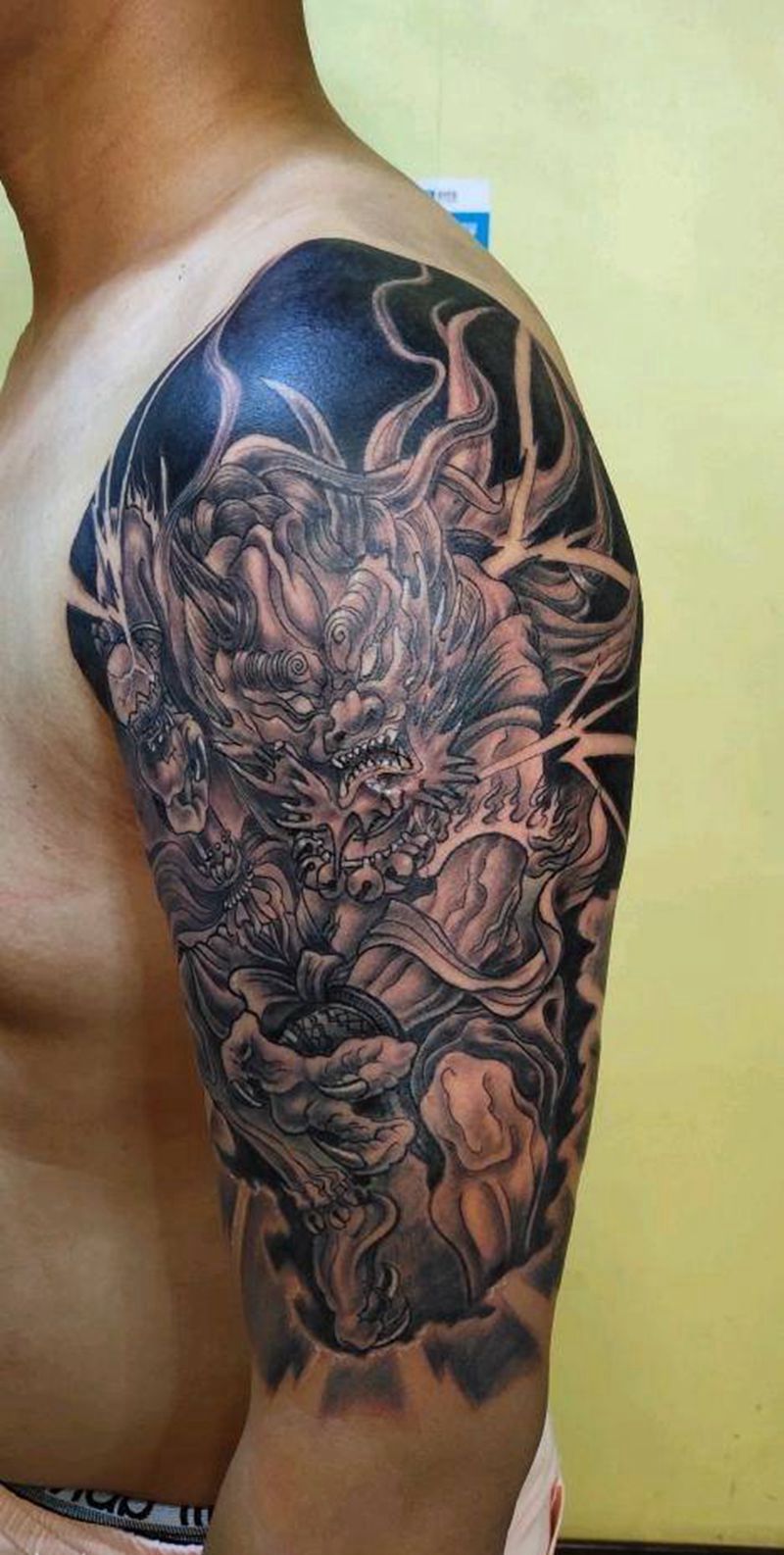 雷神纹身图片_手臂新传统纹身图案