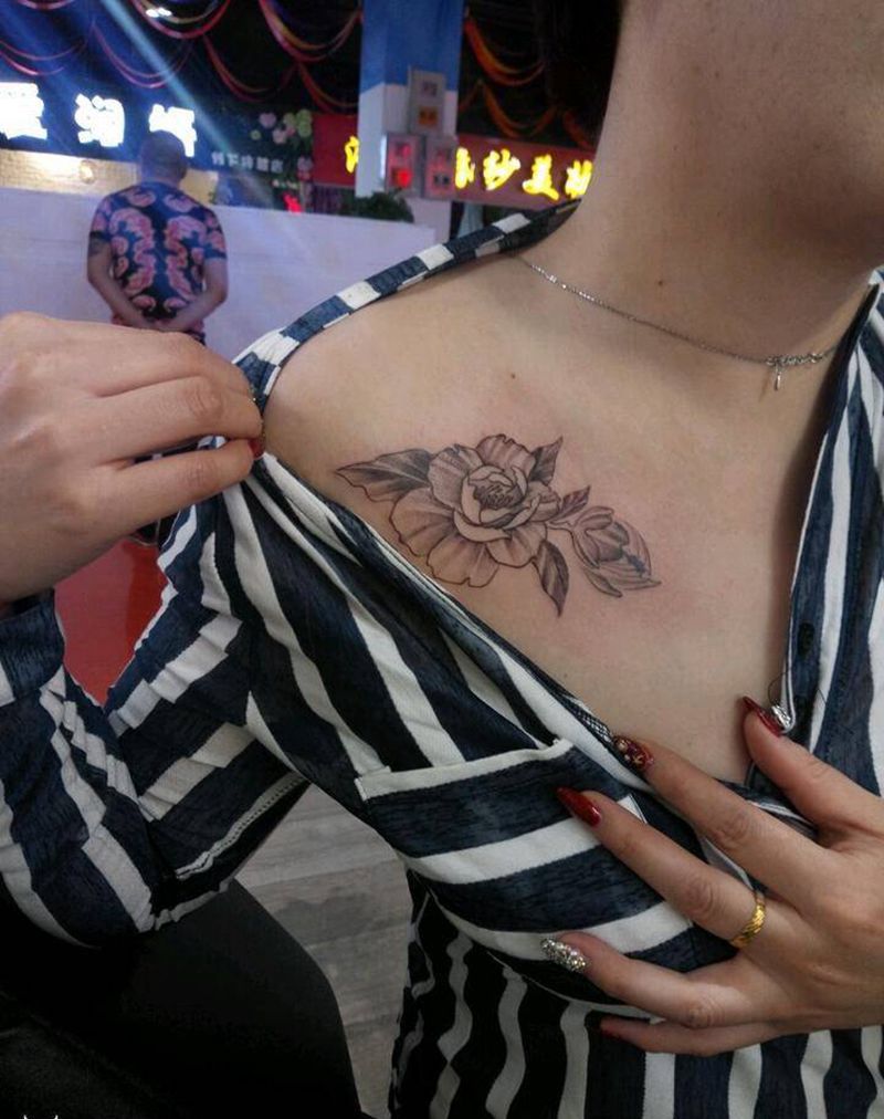 清新花纹身图片_胸部清新植物成品纹身图案