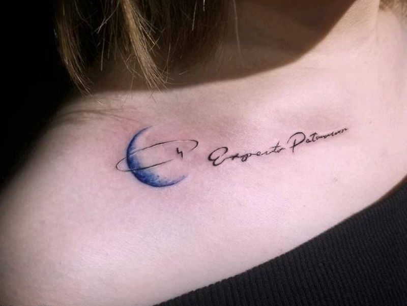 月亮纹身图片_肩部水彩哈利波特月亮纹身图案