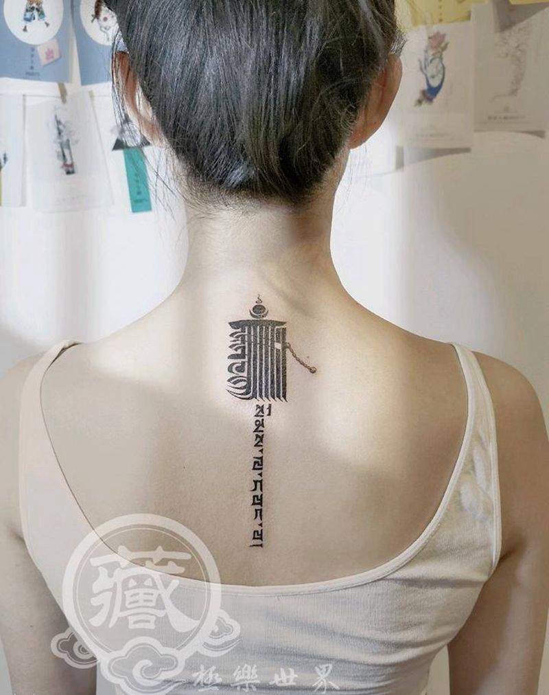 好看纹身图片_背部颈部图腾花体字转经筒十相自在原创设计纹身图案