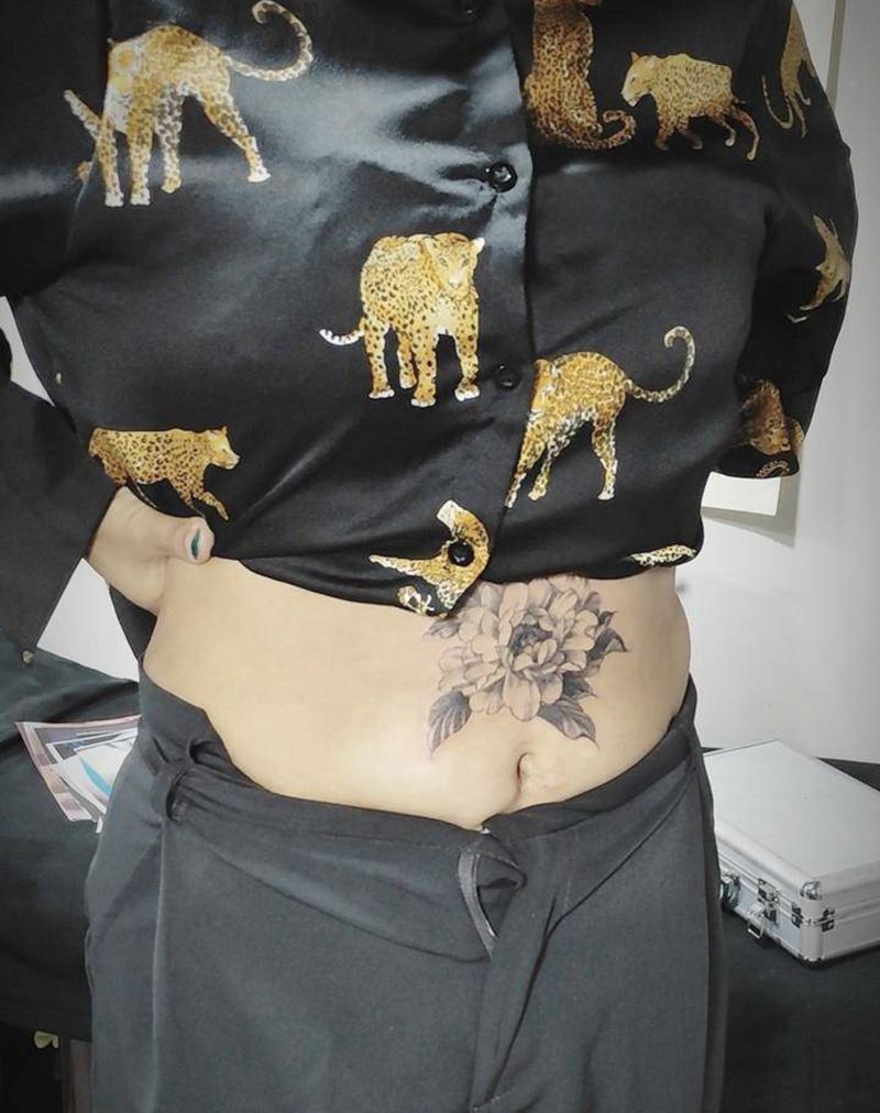 素花遮盖疤痕纹身图片_腹部点刺New School素花纹身图案