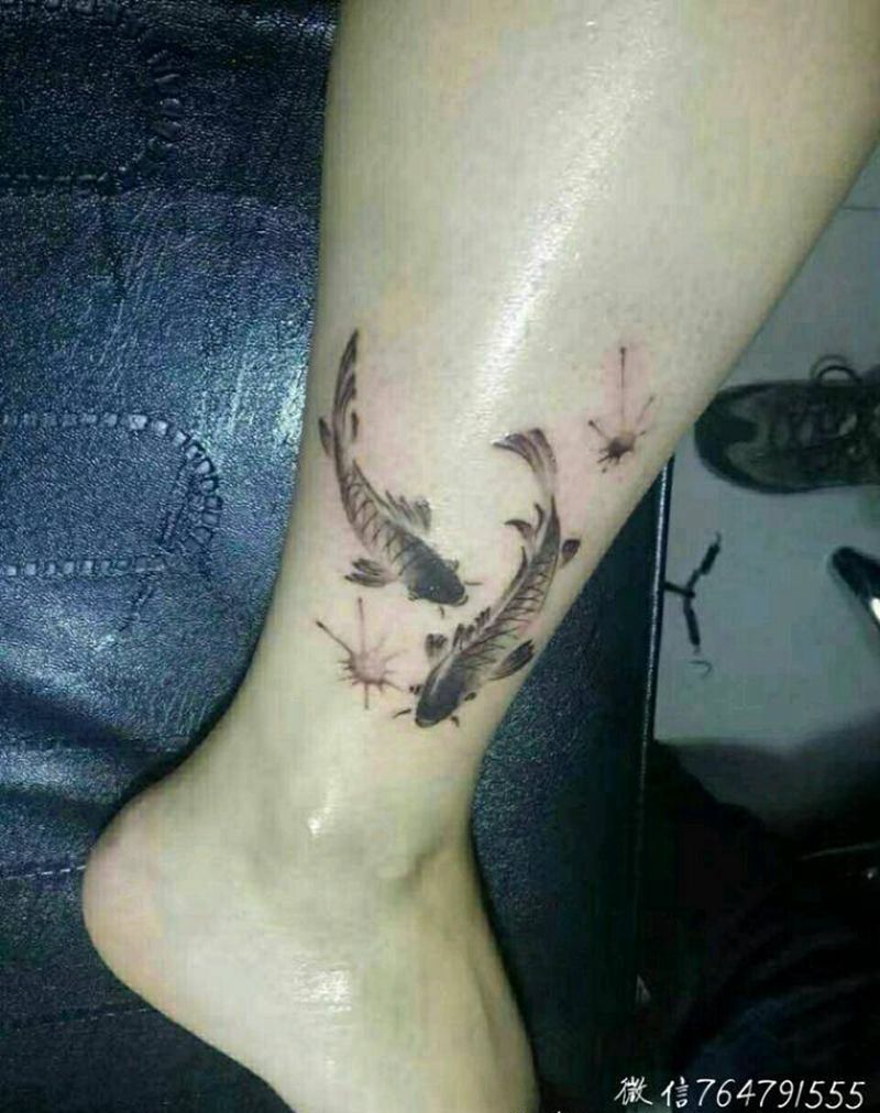 水墨鱼纹身图片_脚部清新动物纹身图案