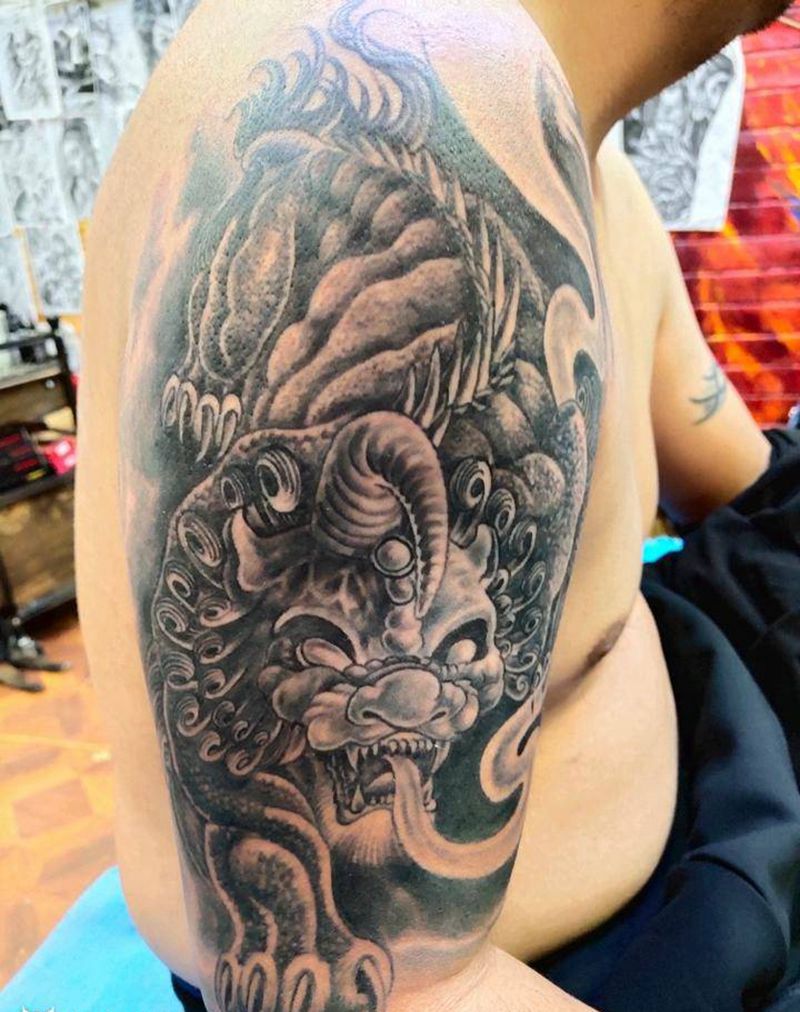 貔貅纹身图片_肩部手臂新传统欧美写实纹身图案