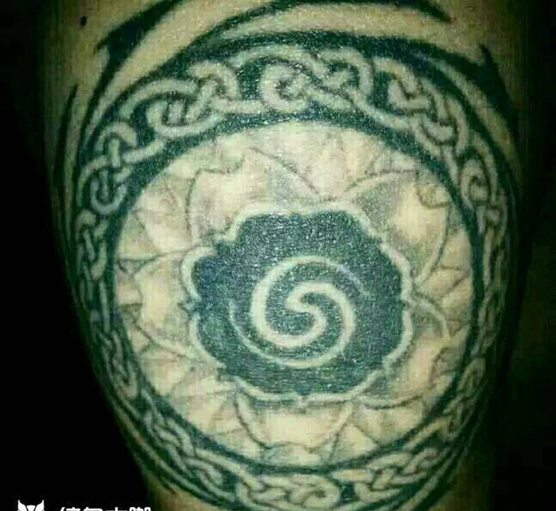 纹身纹身图片_肩部清新几何图腾成品纹身图案