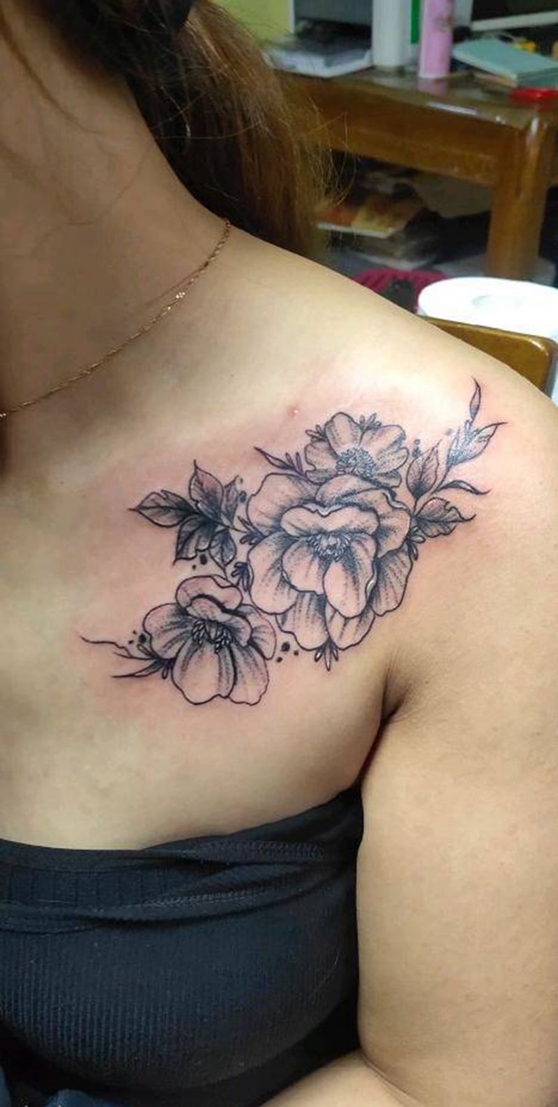 花容月色纹身图片_胸部点刺新传统纹身图案