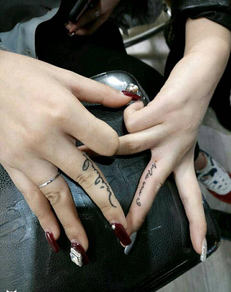 手指纹身纹身图片_清新成品纹身图案