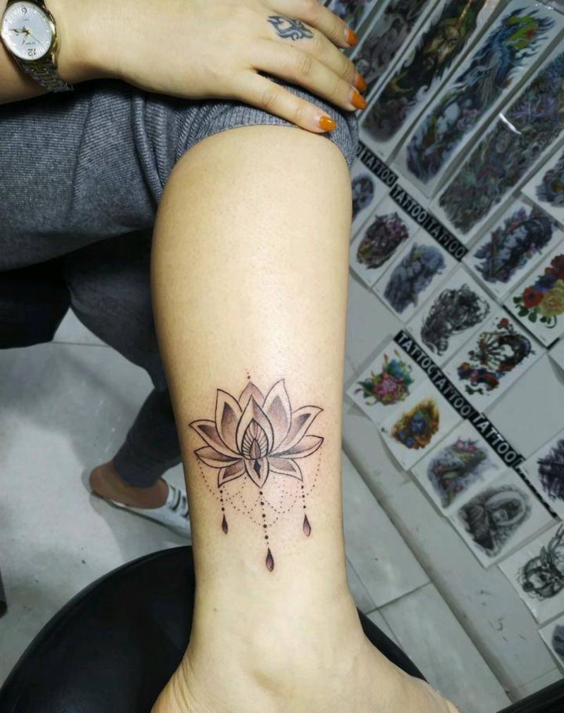 莲花纹身图片_腿部点刺莲花纹身图案