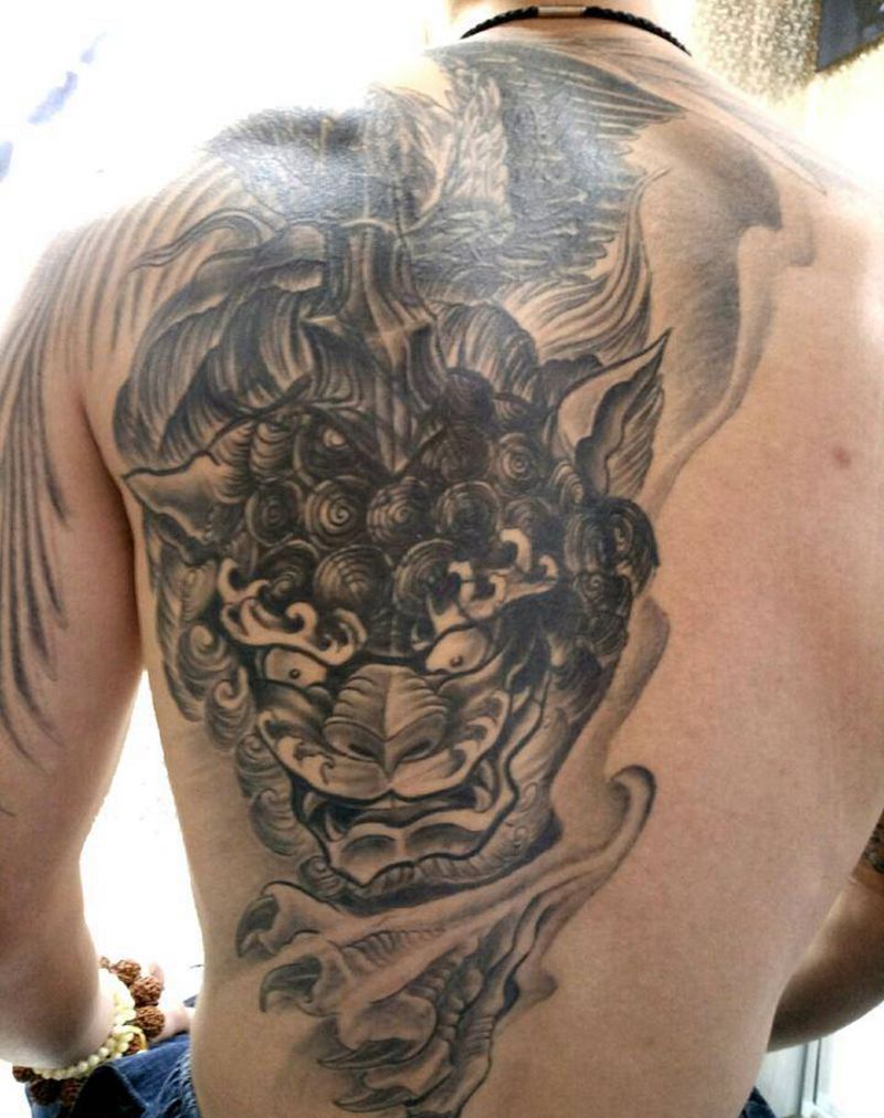遮盖旧纹身：大貔貅纹身图片_背部传统写实动物原创成品纹身图案