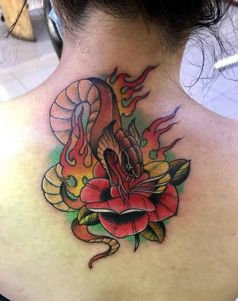 蛇纹身图片_成品手稿颈部传统动物纹身图案