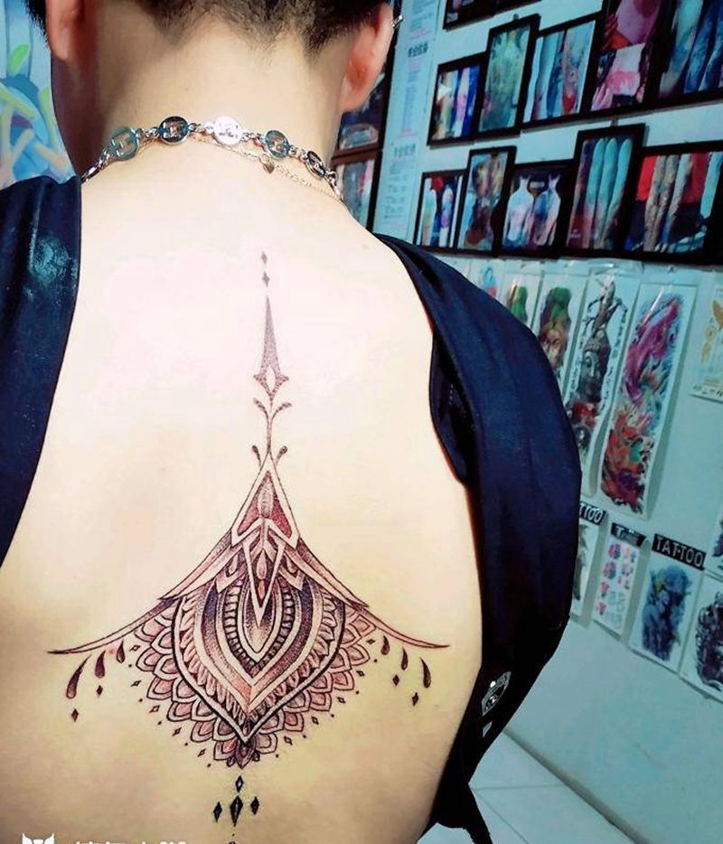 梵花纹身图片_背部点刺纹身图案