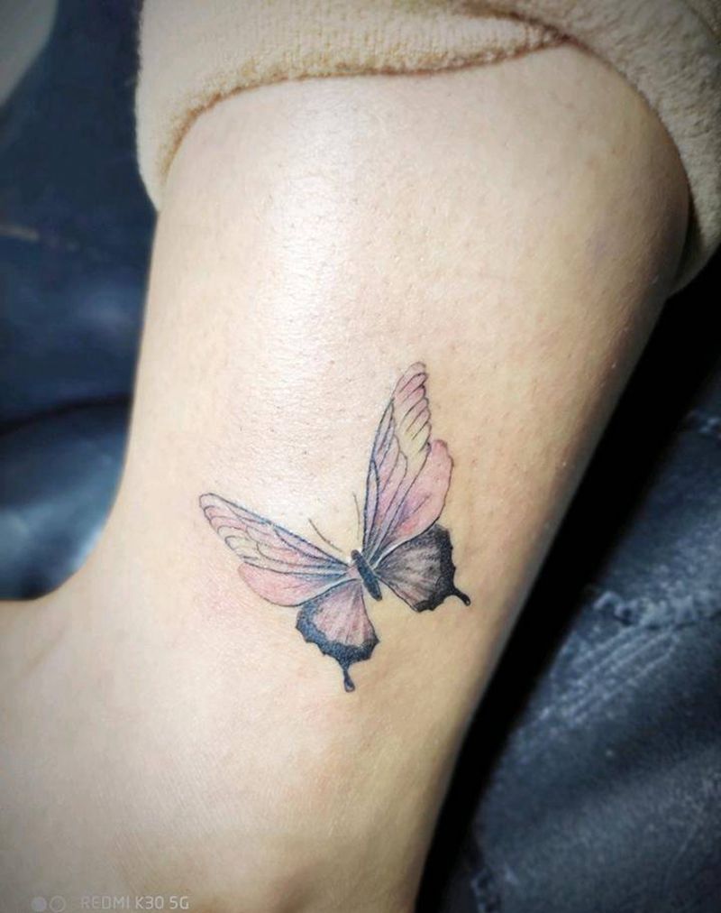 清新蝴蝶纹身图片_腿部纹身图案