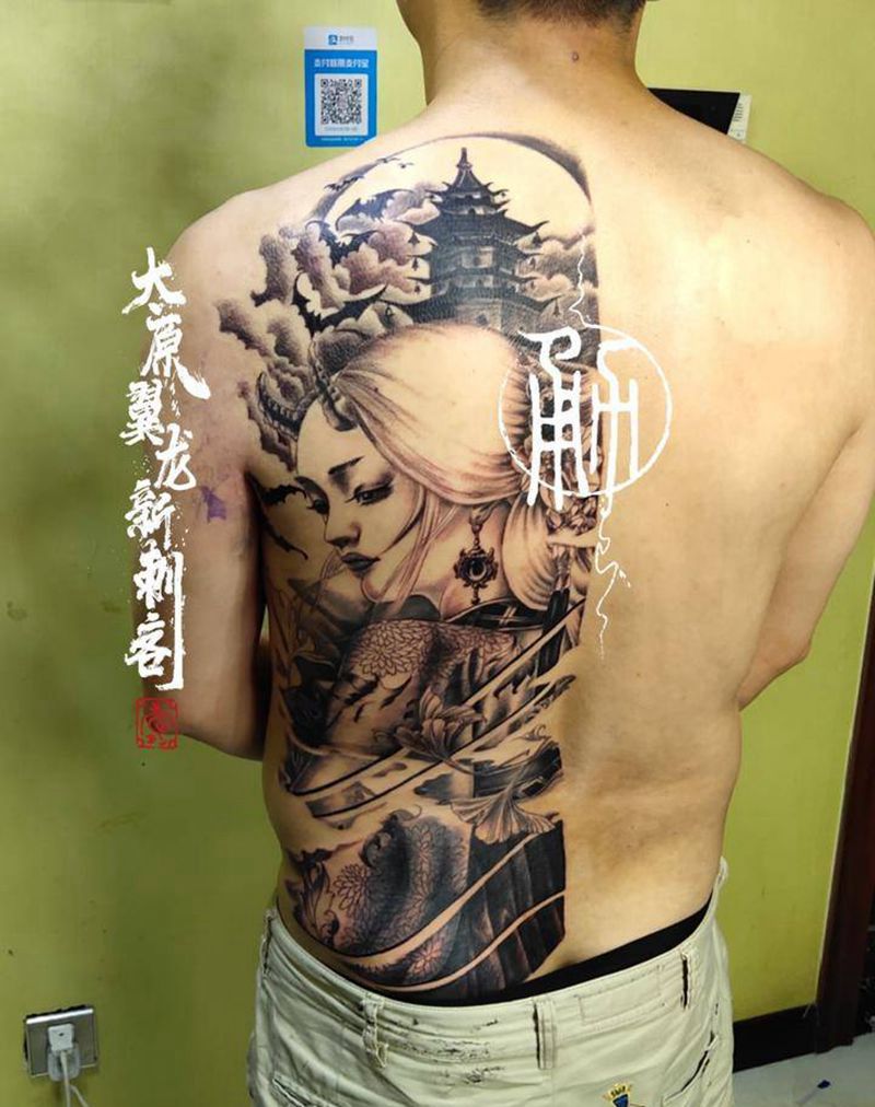 古风美女纹身图片_背部新传统纹身图案
