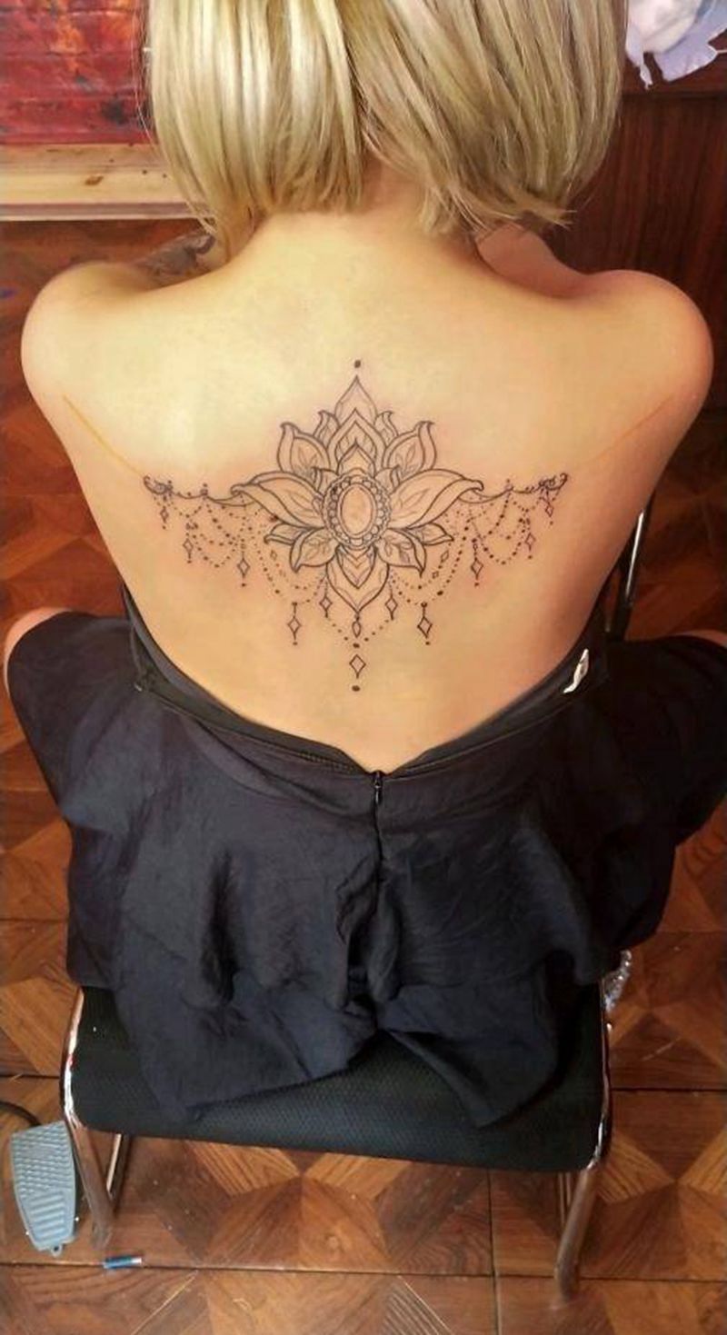 梦想纹身图片_背部几何成品手稿纹身图案