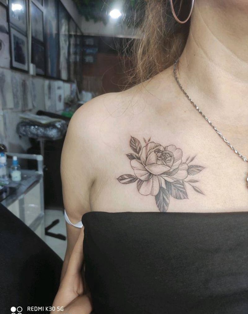 素花纹身图片_胸部点刺新传统清新纹身纹身图案