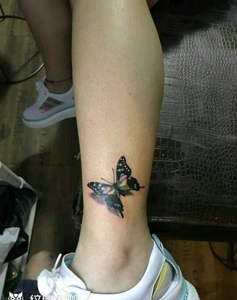 一只小蝴蝶纹身图片_肩部胸部腰部臀部腿部脚部动物原创成品手稿纹身图案