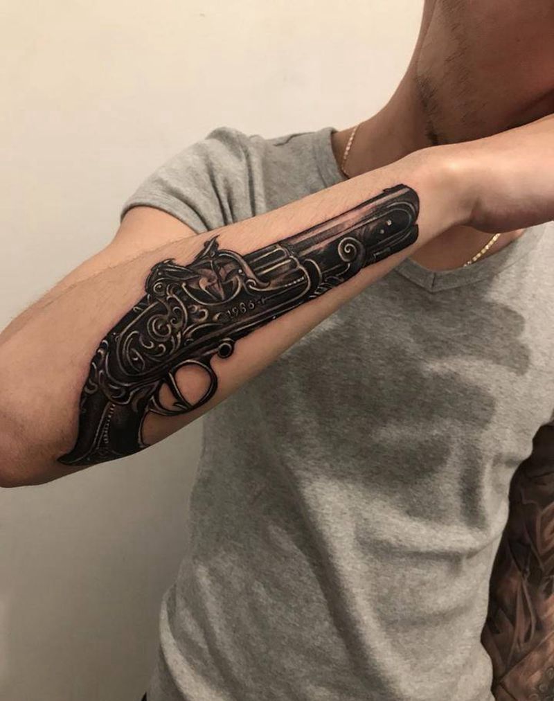 古董枪纹身图片_手臂欧美写实纹身图案