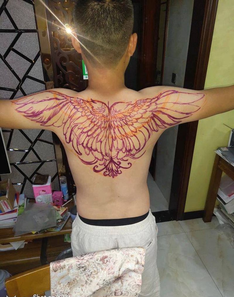 翅膀纹身图片_背部肩部老传统纹身图案