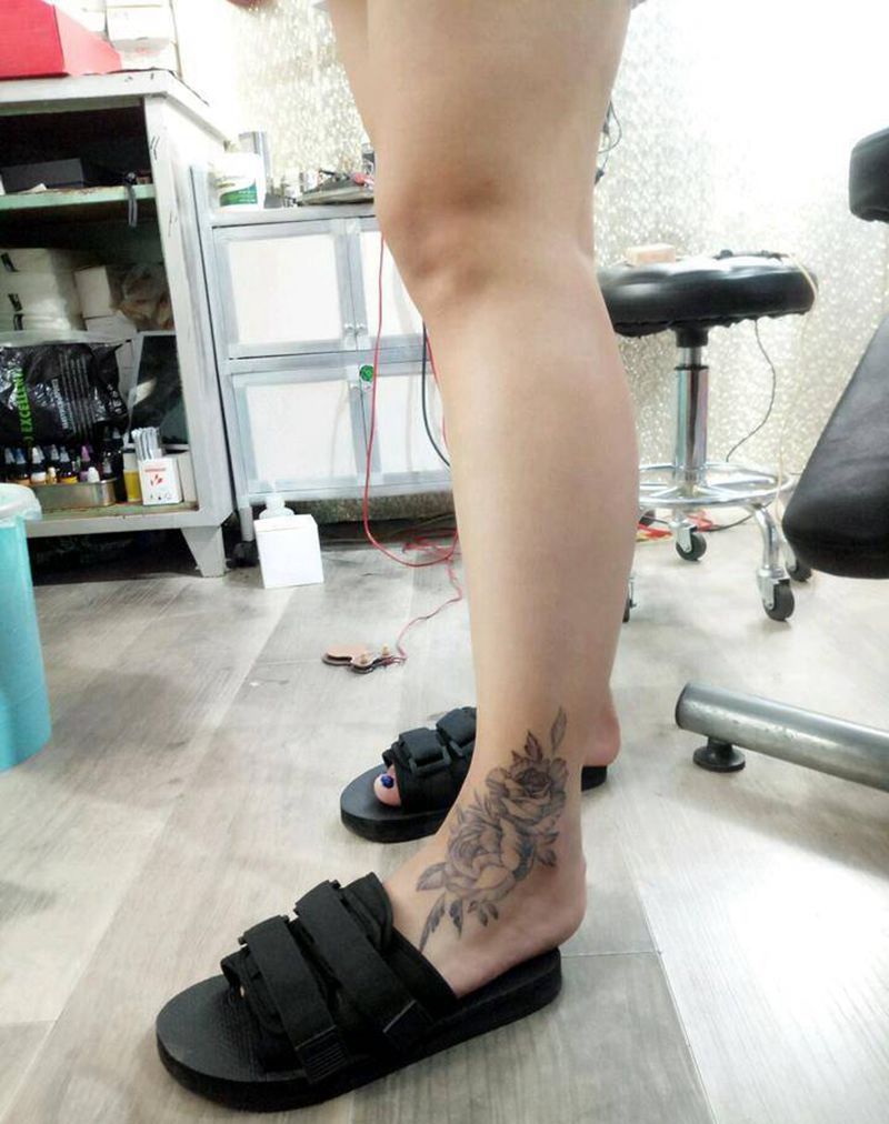 脚面素花纹身图片_腿部脚部清新植物成品纹身图案