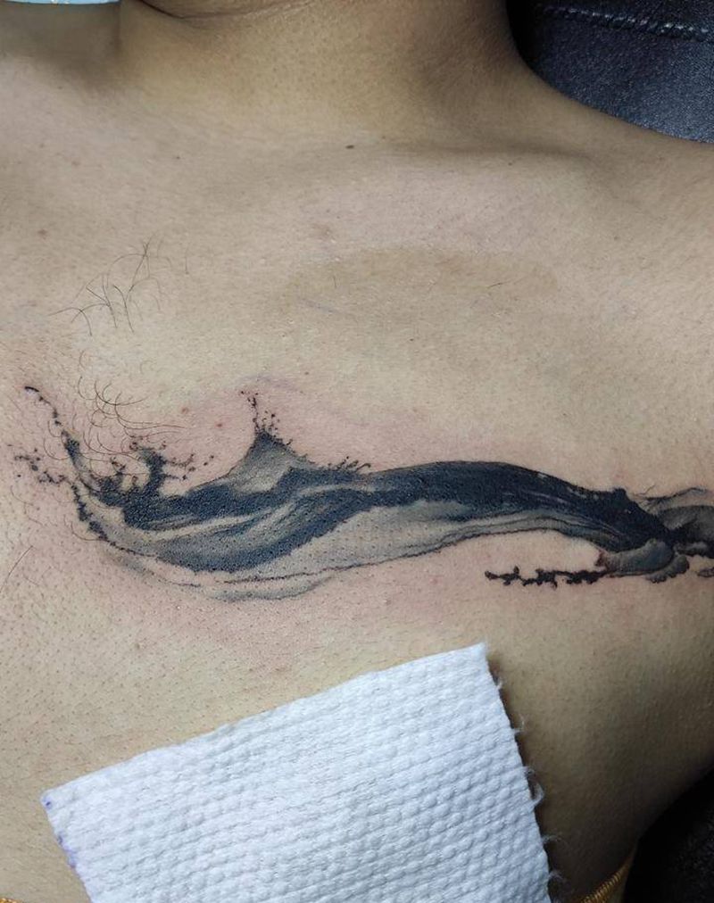 水墨遮盖字母纹身图片_胸部水墨纹身图案