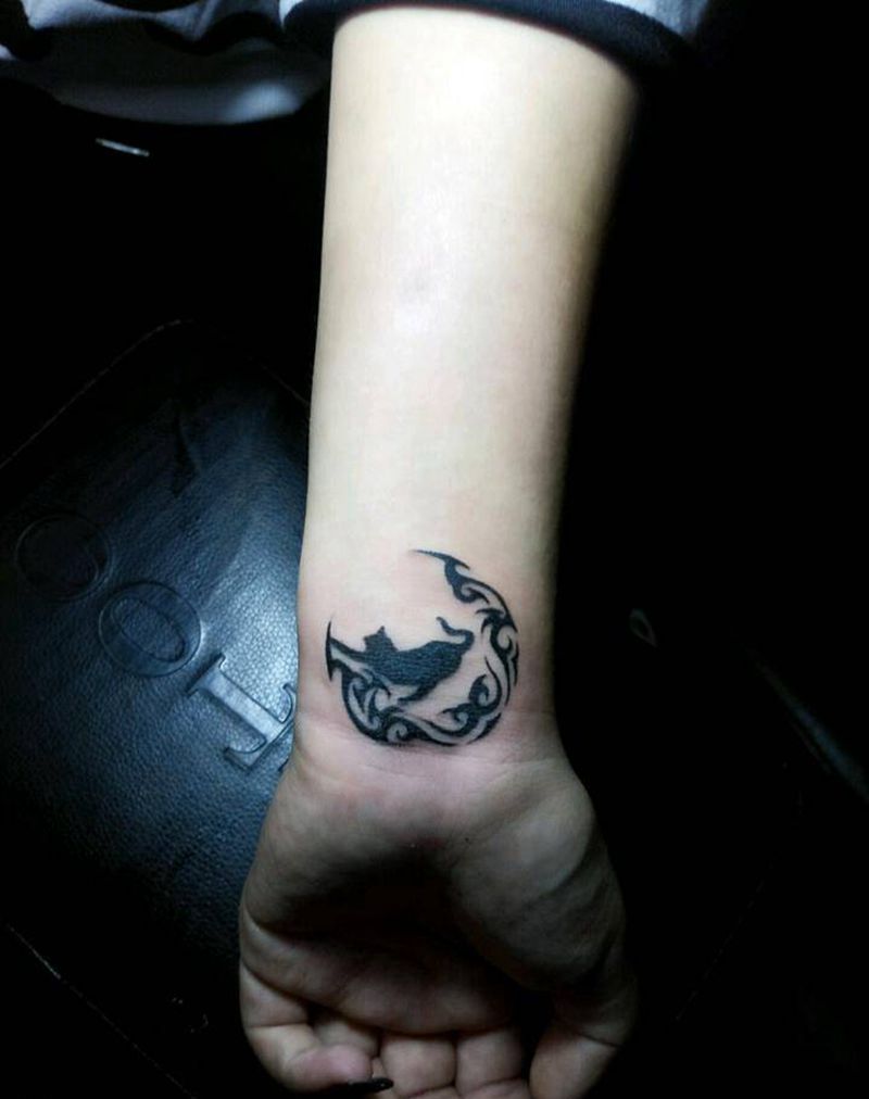 图腾猫纹身图片_手部清新图腾成品纹身图案