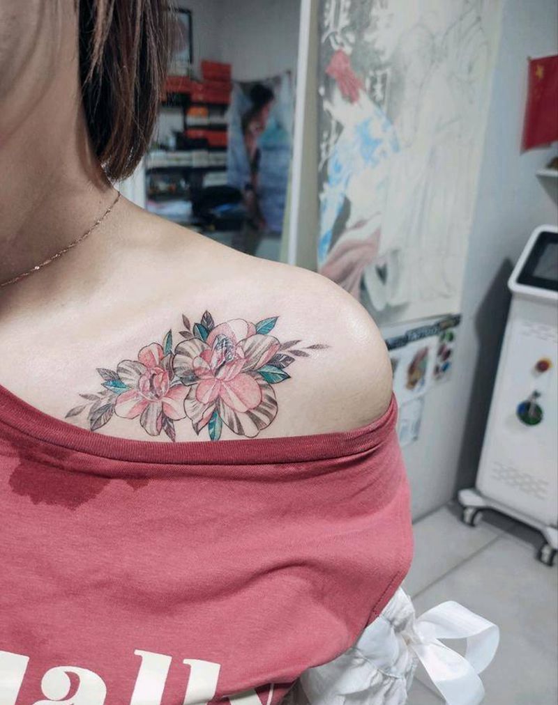 淡彩素花遮盖旧纹身纹身图片_胸部点刺欧美写实纹身图案