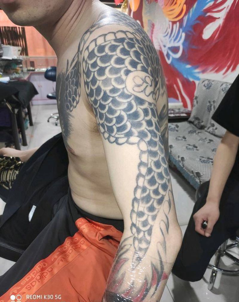 面具遮盖旧龙臂纹身图片_手臂新传统遮盖旧纹身纹身图案