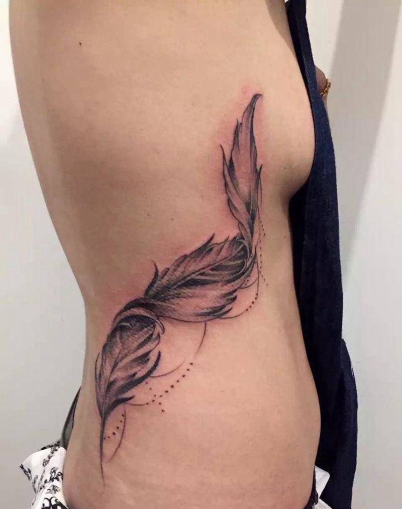 羽毛纹身图片_成品腰部欧美传统字符静物纹身图案