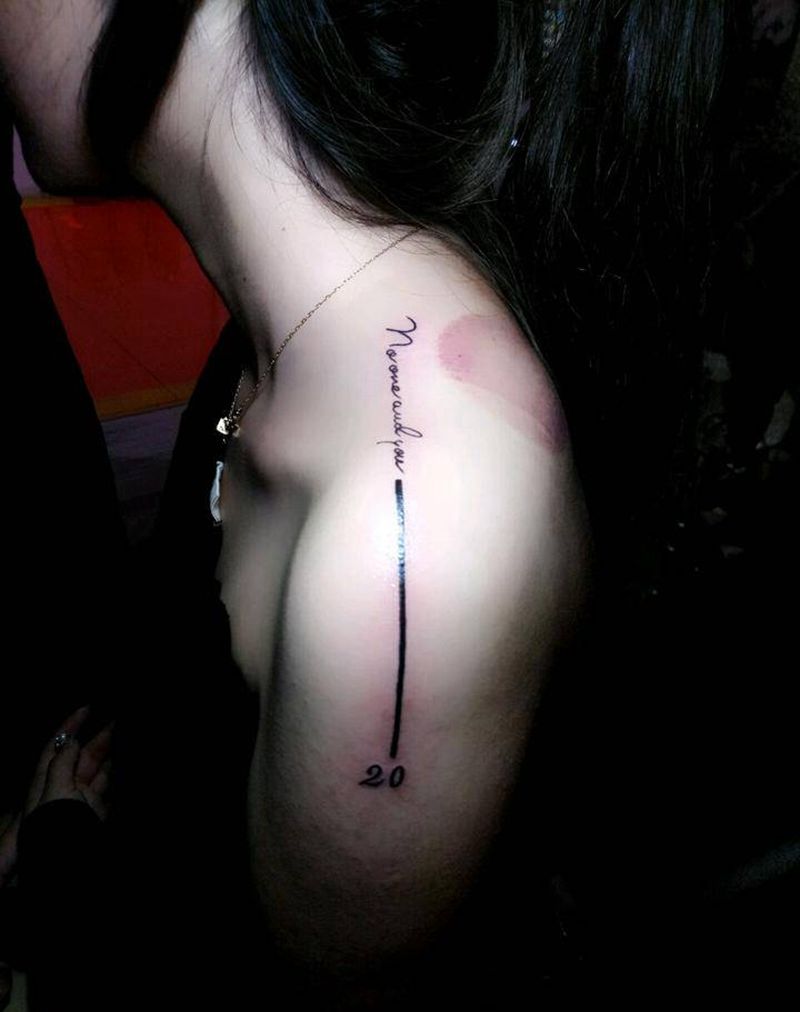 英文射线纹身图片_肩部清新字符成品纹身图案