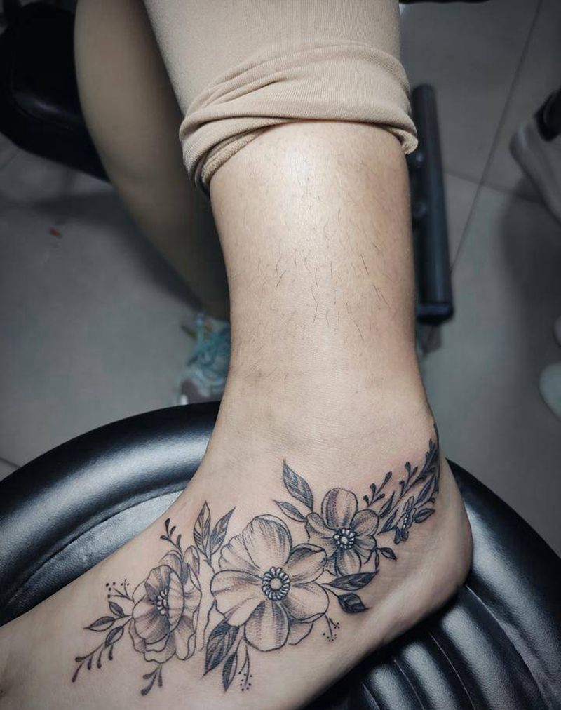 脚面素花纹身图片_脚部新传统欧美写实素花纹身图案