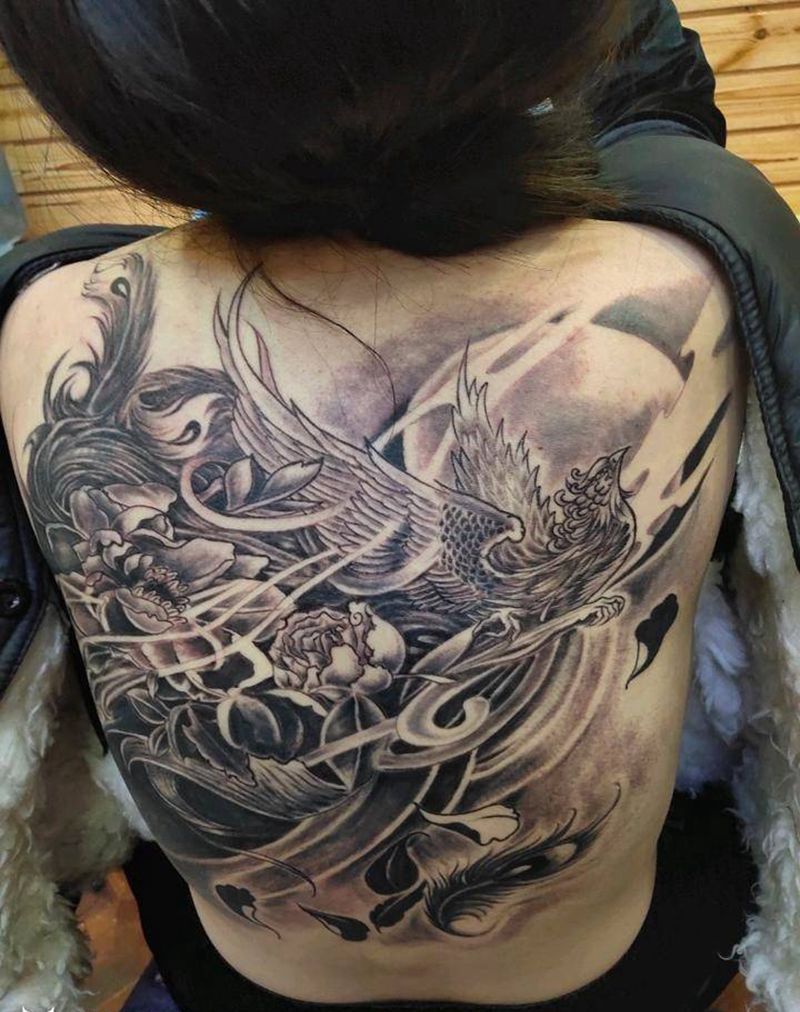 凤凰纹身图片_背部肩部老传统纹身图案