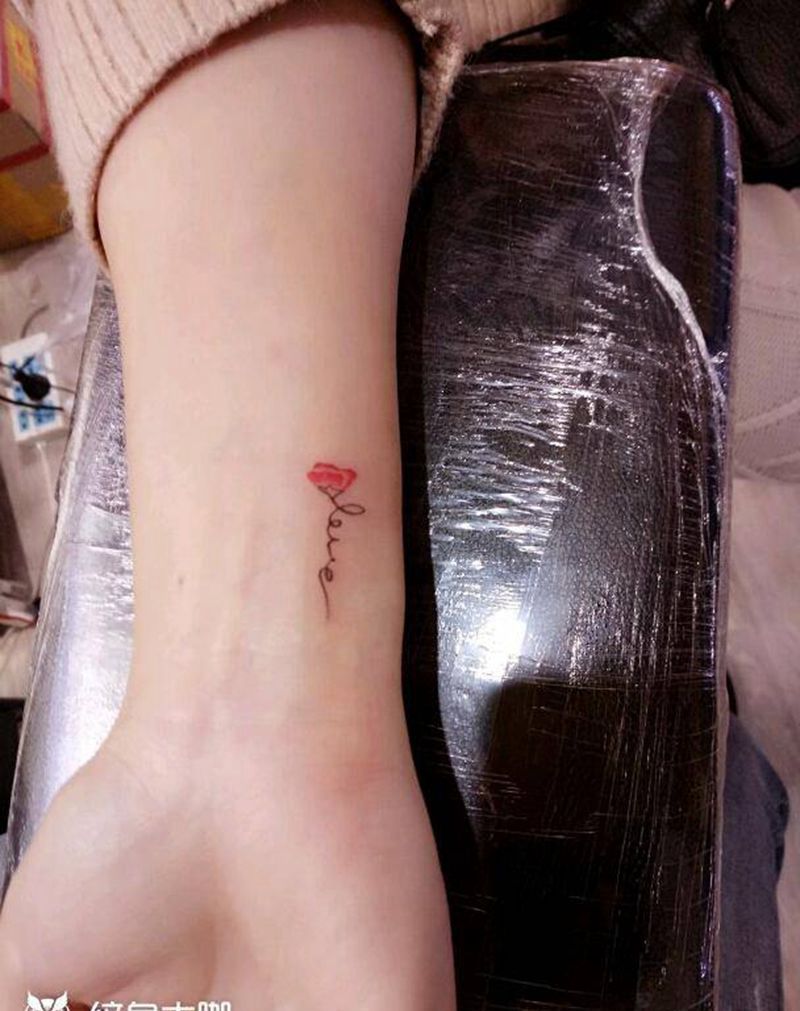 小清新love小花纹身图片