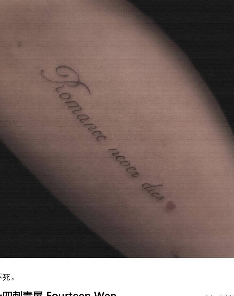 小字母纹身图片_腿部纹身图案