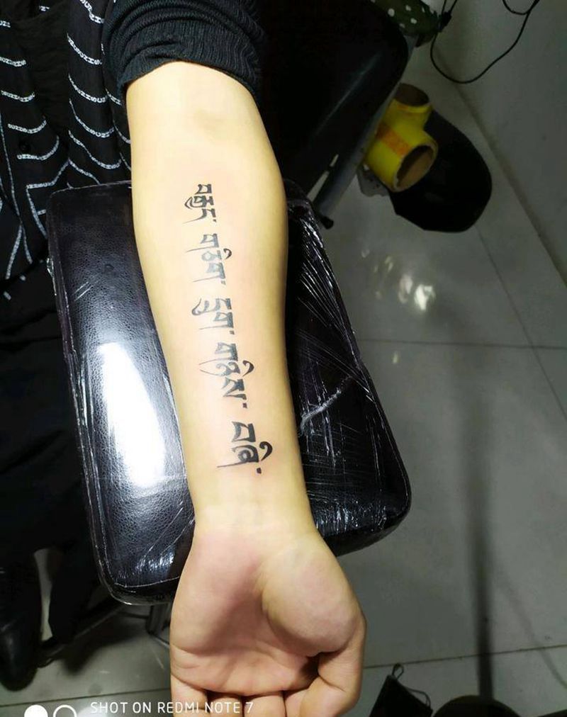 梵文数字纹身图片_手臂图腾花体字梵文纹身图案