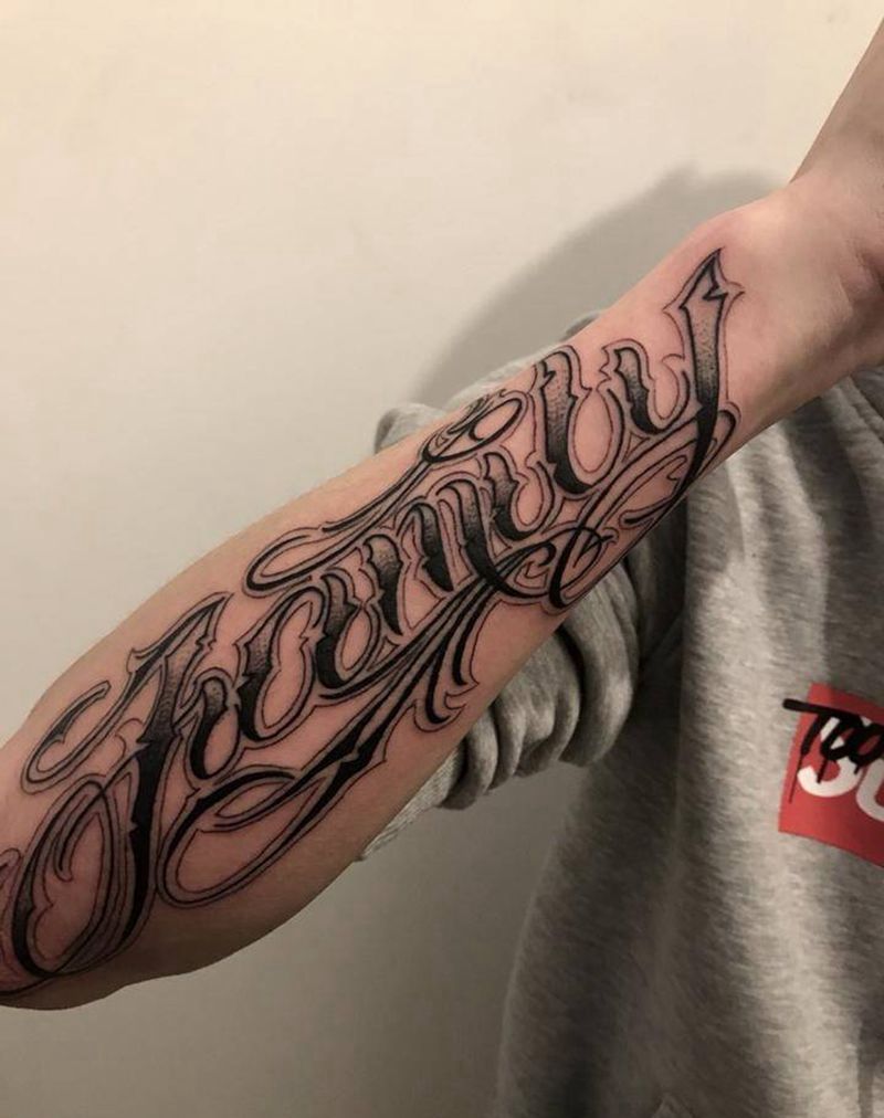 卡奇诺花写纹身图片_手臂花体字纹身图案