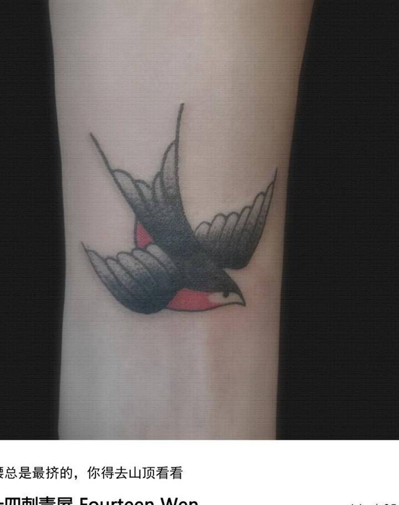 燕子纹身图片_手臂Old School纹身图案
