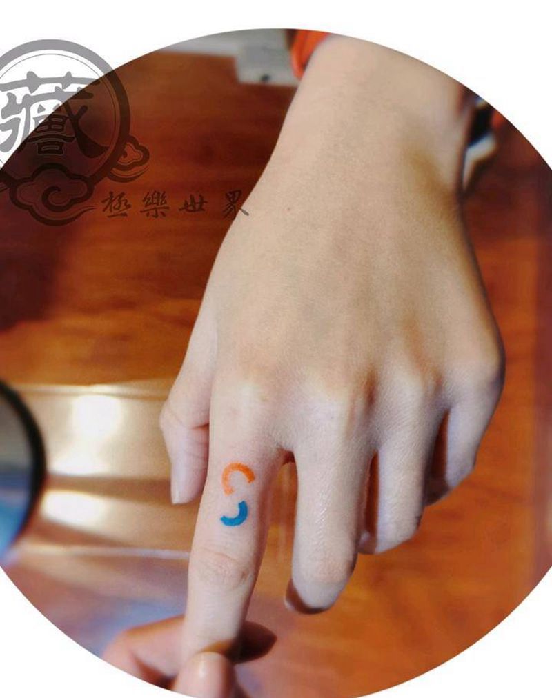 S纹身图片_手部花体字水彩小清新手指纹身图案
