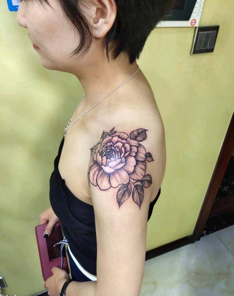 素花纹身图片_肩部新传统点刺纹身图案