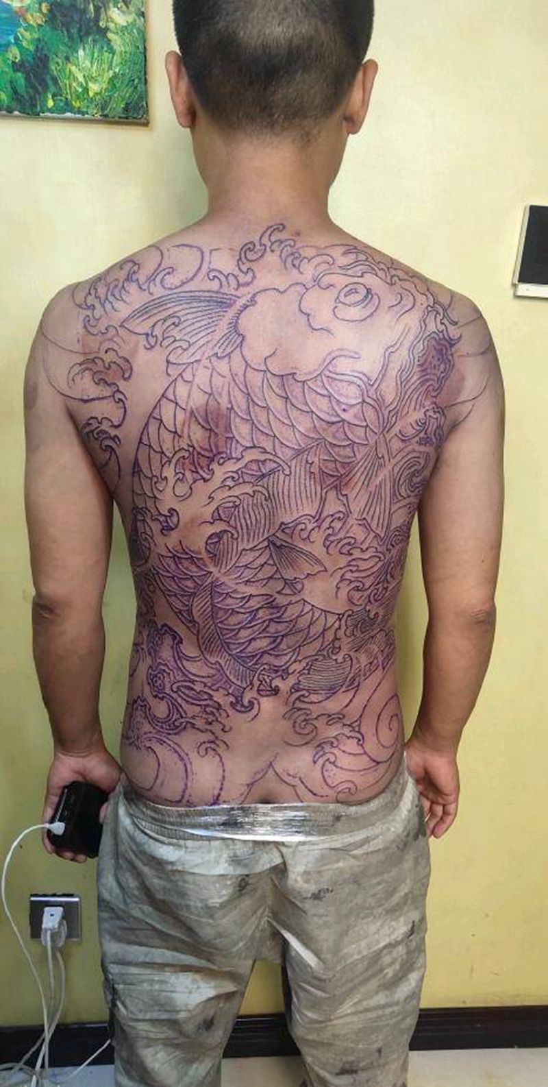 日式满背招财鱼纹身图片_背部老传统纹身图案