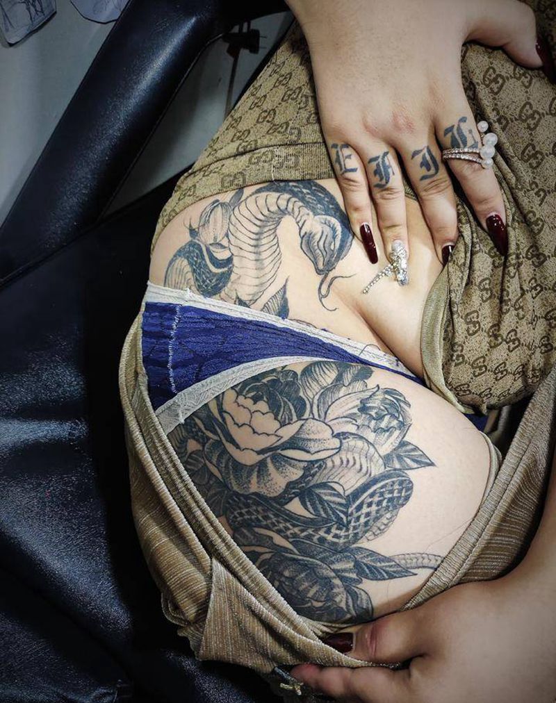 大胯纹身恢复一年后纹身图片_臀部腿部点刺欧美写实牡丹蛇纹身图案