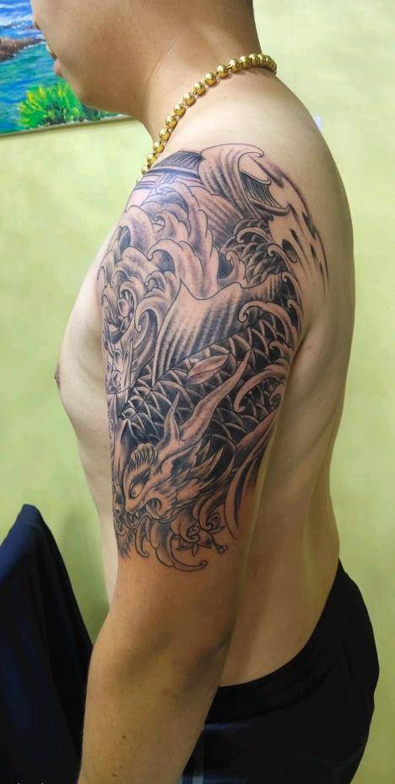 鱼纹身图片_手臂老传统纹身图案