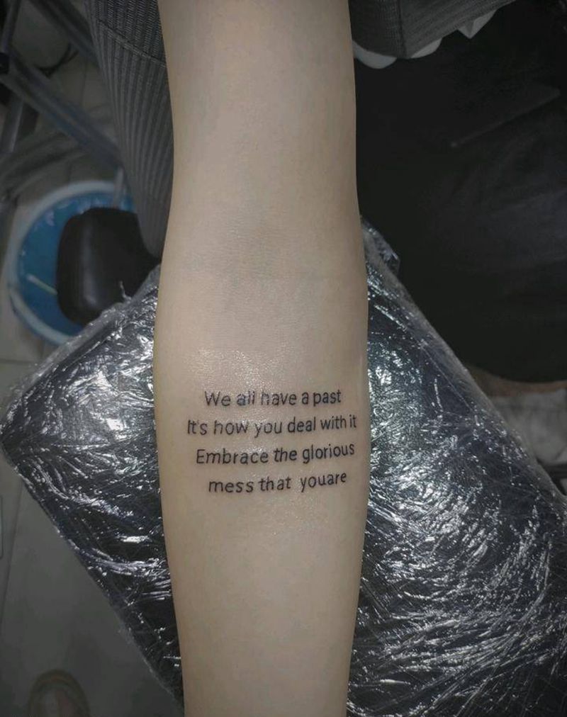 英文纹身图片_手臂花体字清新小字母纹身图案